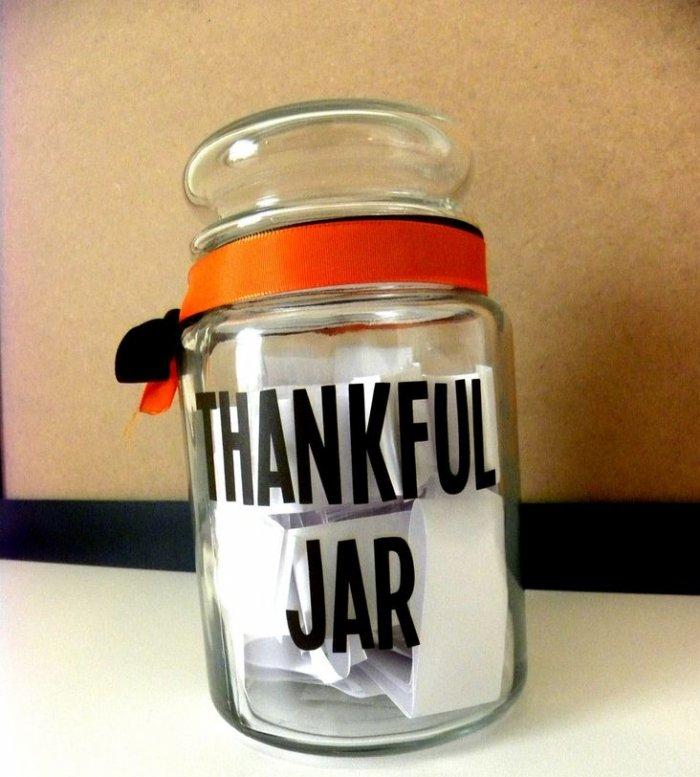 DIY Thanksgiving decoration 4 - thankful handmade jar