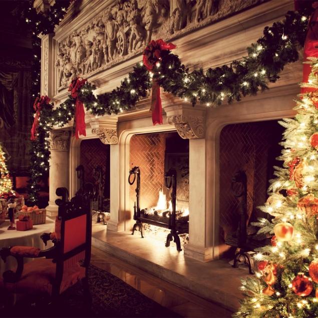 Christmas fireplace garland – on the mantel or above?