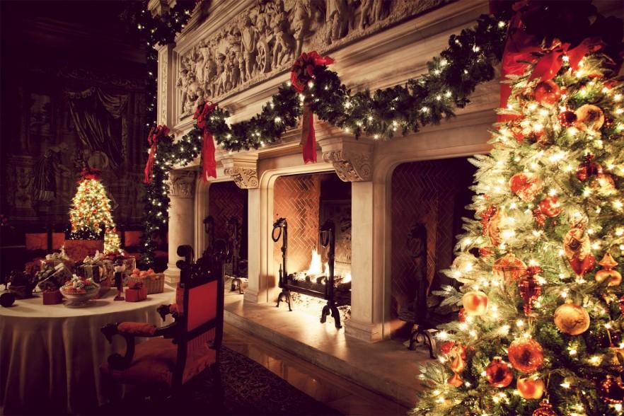 Christmas fireplace garland – on the mantel or above?