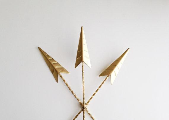 Modern wall arrows - in gold color