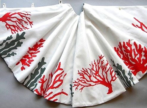 Snowy Shag Tree Skirt