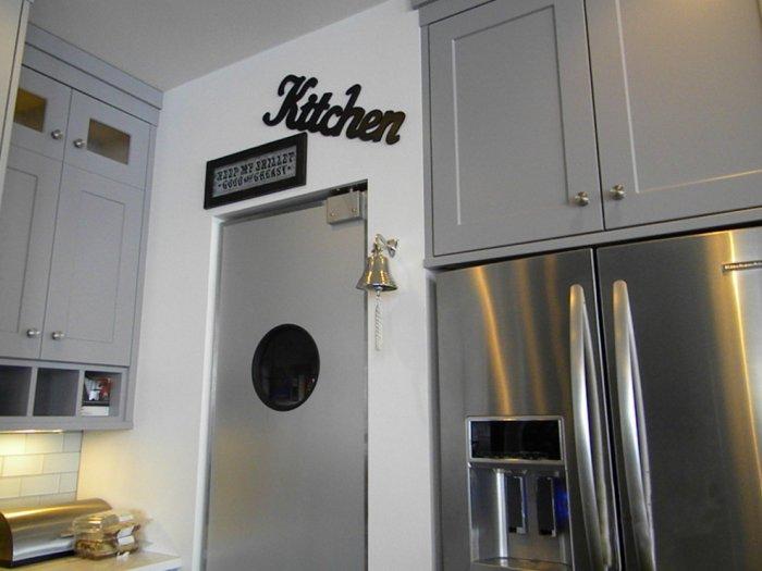 Kitchen sign - in grey cooking area
