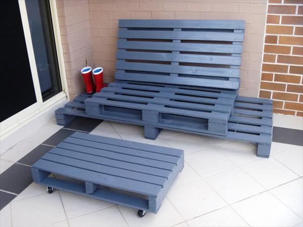 Pallet furniture - lounge couch - for the front porch