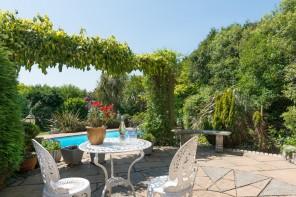 Bistro Tables for Better Garden, Veranda or Outdoors