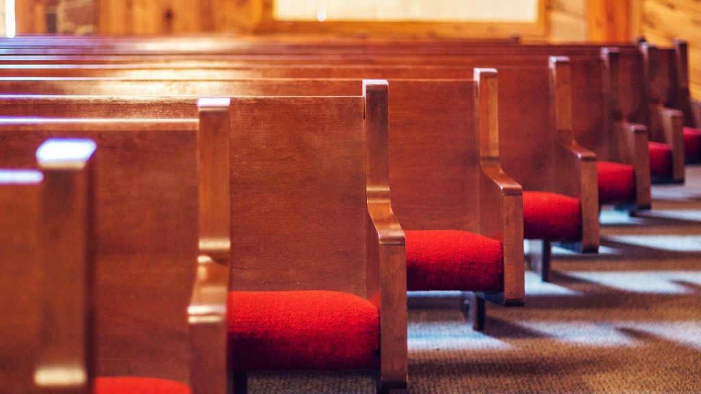 Wooden church chairs – in a row | | Founterior