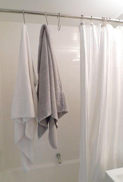 Bathroom Organization Tips To The Rescue: Door Hangers