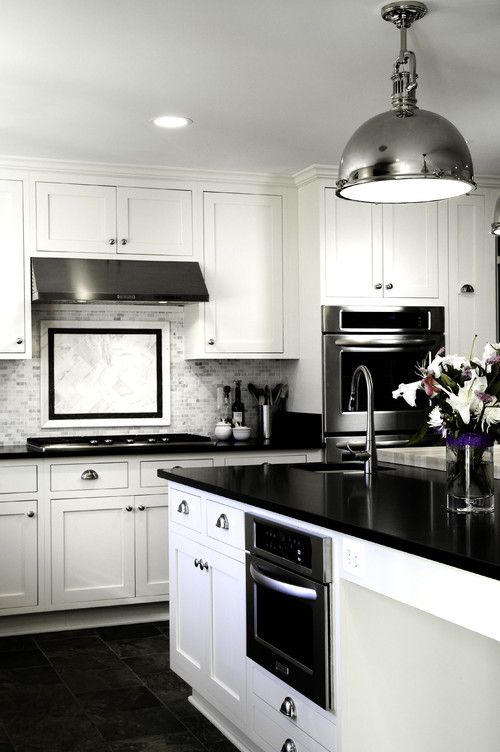 Stylish in Black and White – Kitchen Cabinet Design Ideas