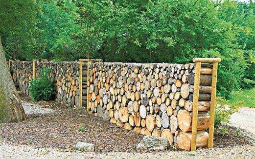 Crazy About Logs – Cheap Fence Ideas for Backyard
