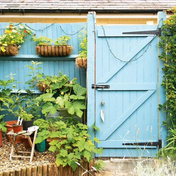 A Pastel Colour - Cheap Fence Ideas for Backyard