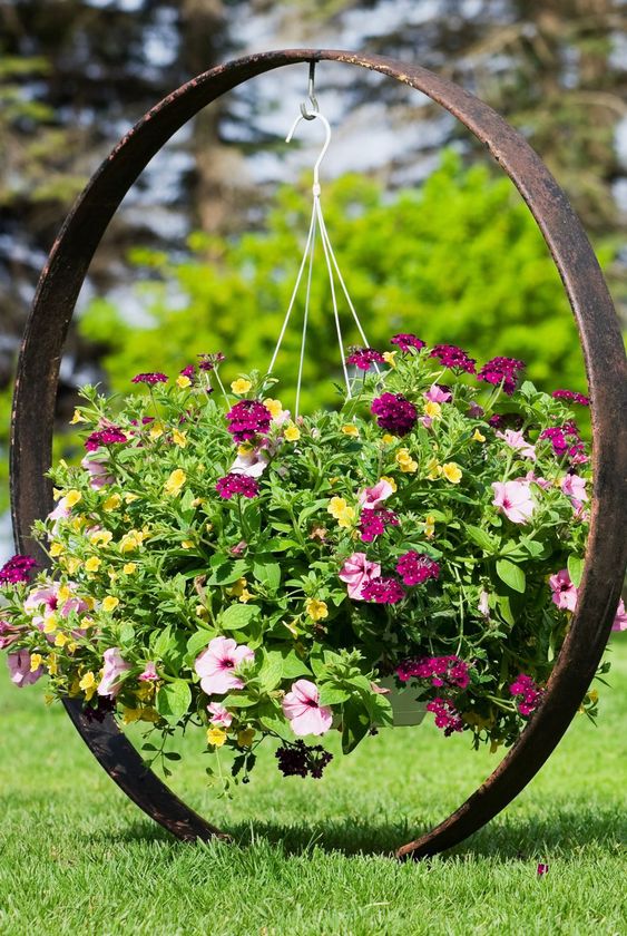 A Hanging Pot – Simple Flower Bed Ideas