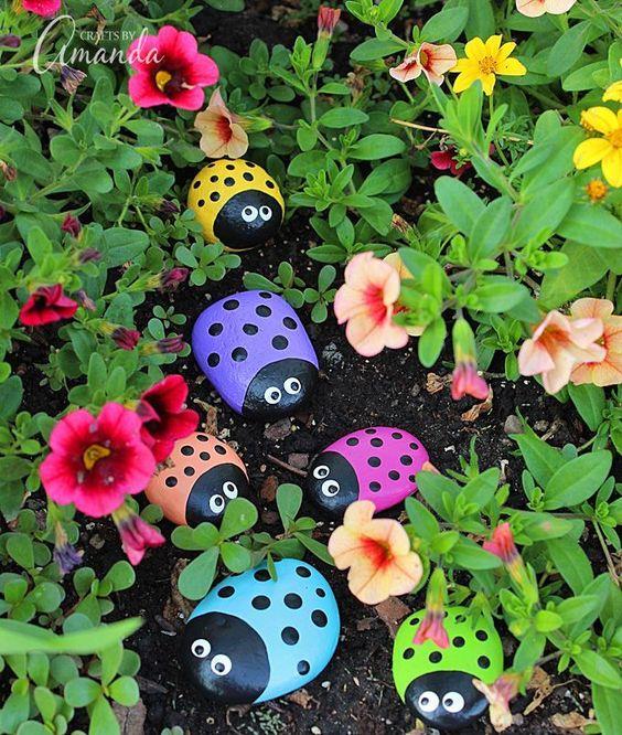 Painting Stones – Adorable Stone Ladybugs