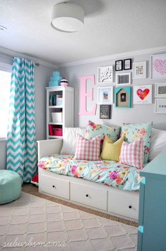 A Wall of Art - Creative Girls Bedroom Decor Ideas