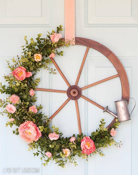 A Wagon Wheel Wreath - Stunning and Sweet