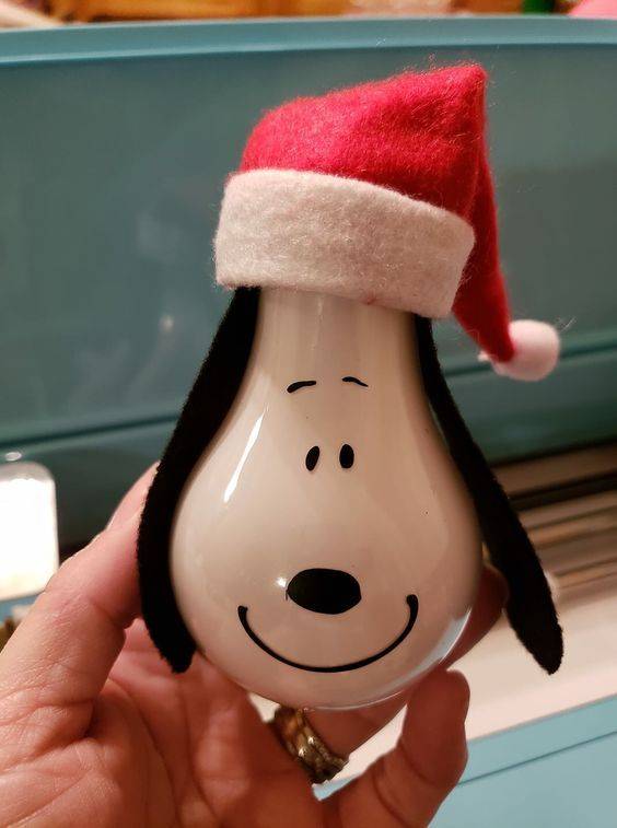 Adorable with Snoopy – A Unique Lightbulb