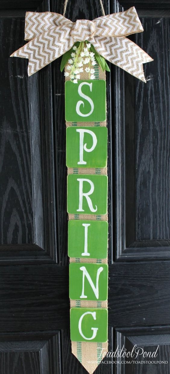 An Adorable Tie – Spring Wreaths for the Front Door