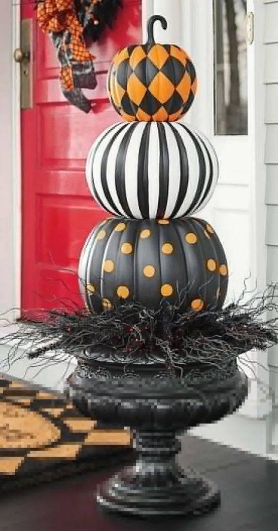 A Spooky Look - Halloween Pumpkin Decorations