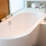 What Goes Into Choosing the Ideal Bathtub for Your Home Spa?
