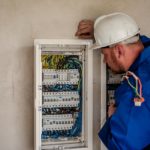 How to Choose the Right Electrician to Work With?